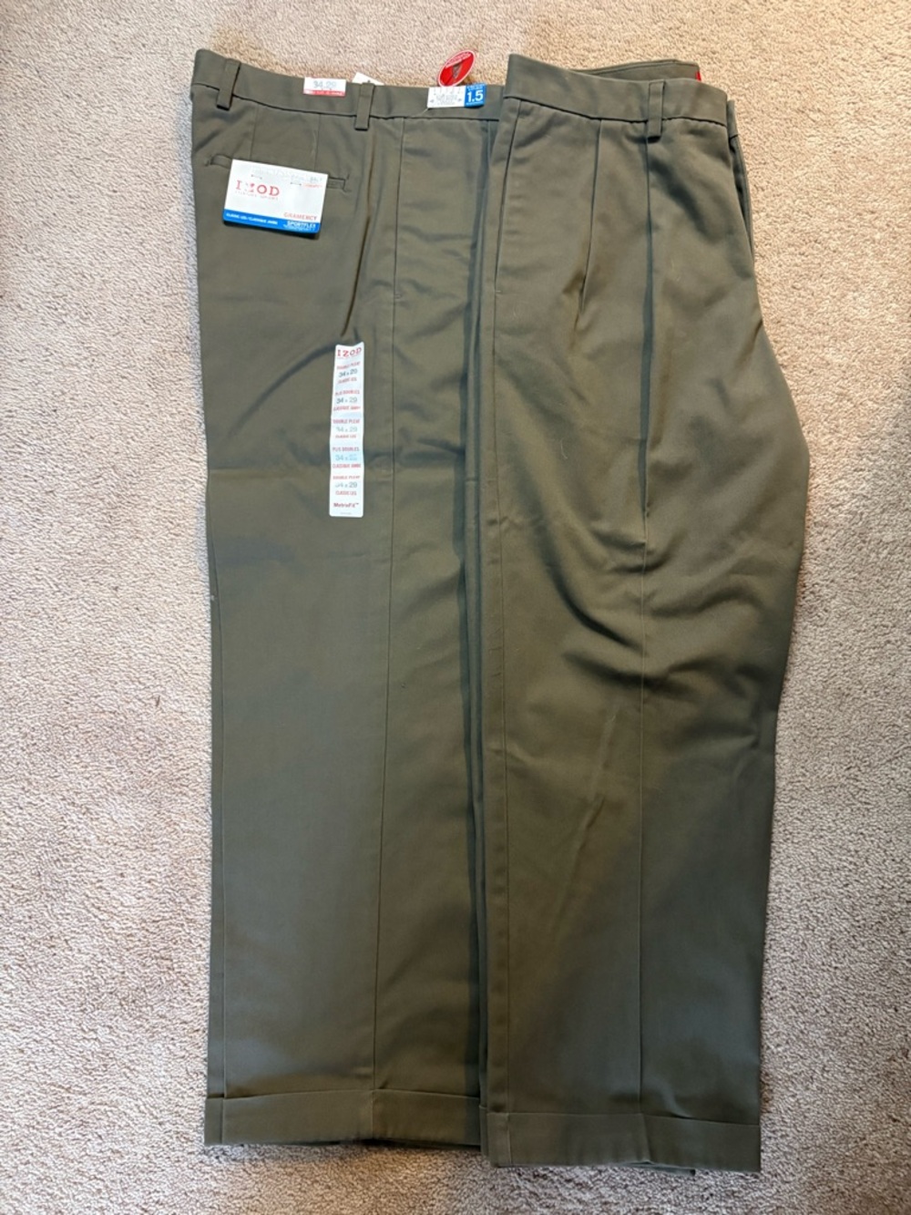 Izod Luxury Sport Green Men’s Pleated Stretch Cuffed Cotton Khaki Bundle